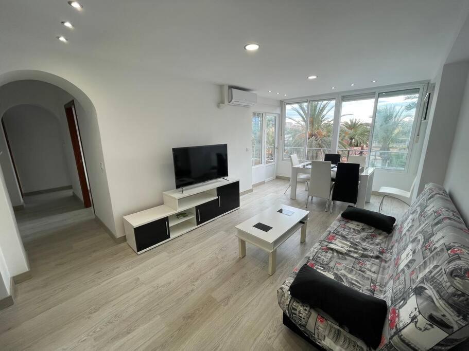 Nice Apartment Near The Sea 또레비에하 외부 사진