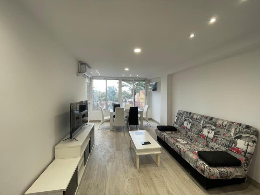 Nice Apartment Near The Sea 또레비에하 외부 사진