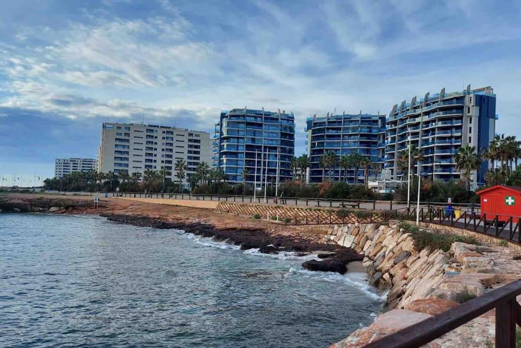 Nice Apartment Near The Sea 또레비에하 외부 사진