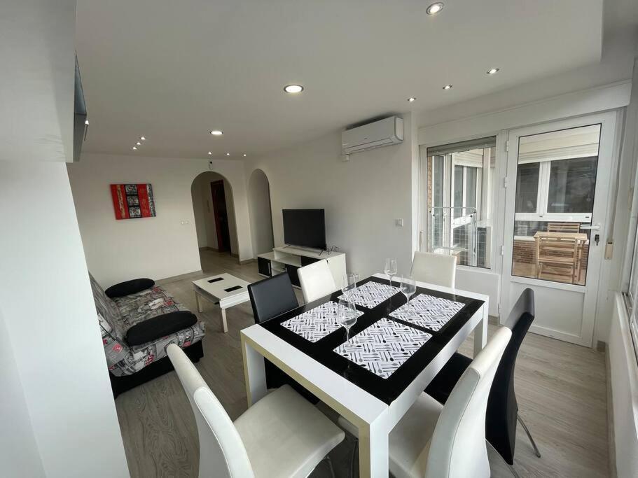 Nice Apartment Near The Sea 또레비에하 외부 사진