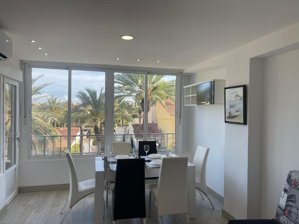 Nice Apartment Near The Sea 또레비에하 외부 사진